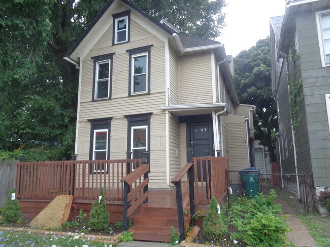 Foto del edificio - 1065 Niagara St