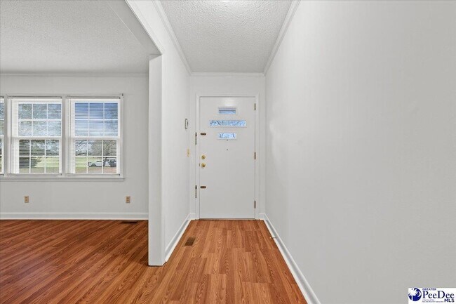 Foto del edificio - 2223 Camlin Ln