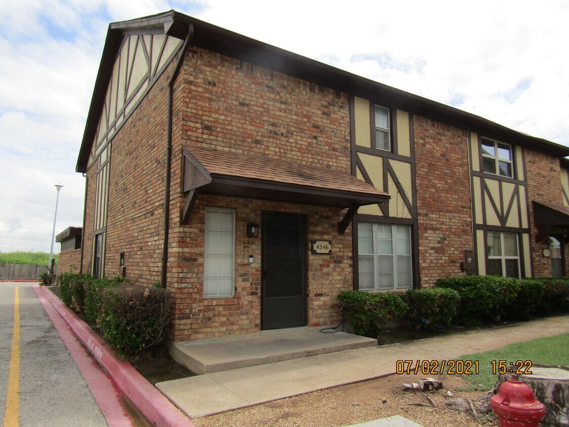 Foto principal - MACARTHUR AREA!! PETS NEGOTIABLE WITH OWNE...