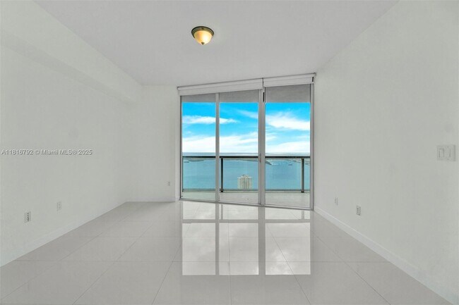Foto del edificio - 465 Brickell Ave
