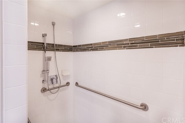 Building Photo - 639 Channel Way