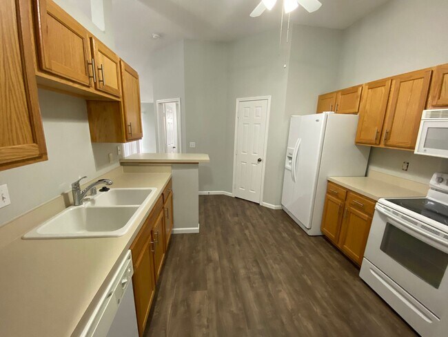 Foto del edificio - Great Location! 2 Bed 2 Bath 2 car garage.
