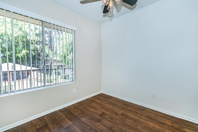 Foto del edificio - Hampshire Square Apartment Homes