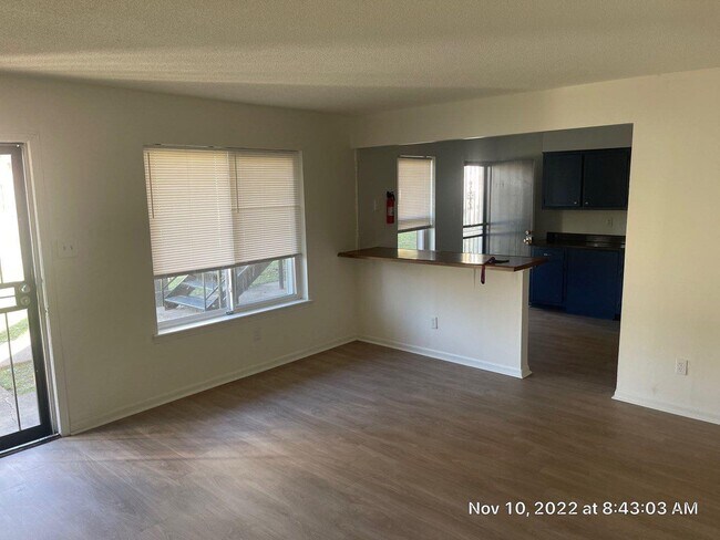 Foto del edificio - 336 S Dudley St