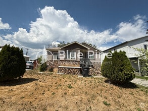 Building Photo - 321 Lomax St