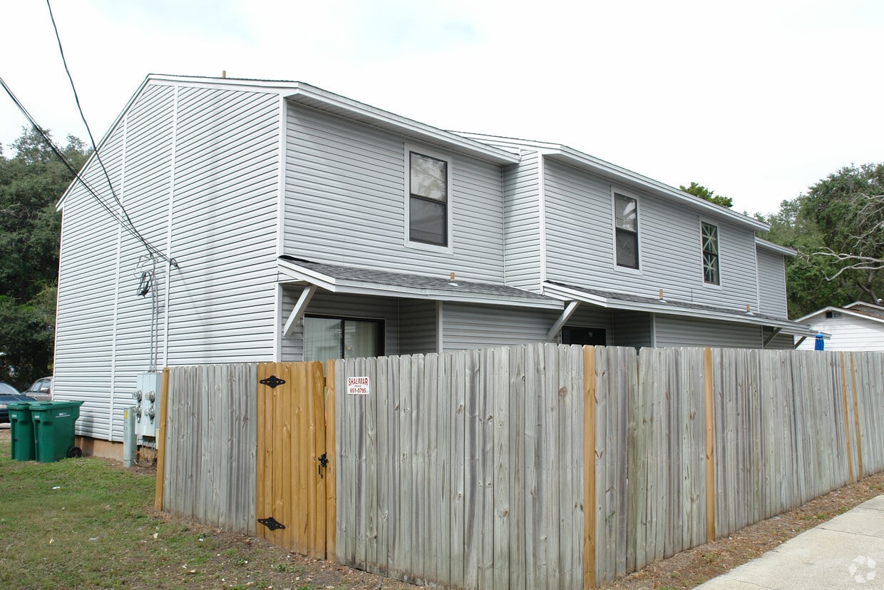 Building Photo - 712-718 Leonard Rd