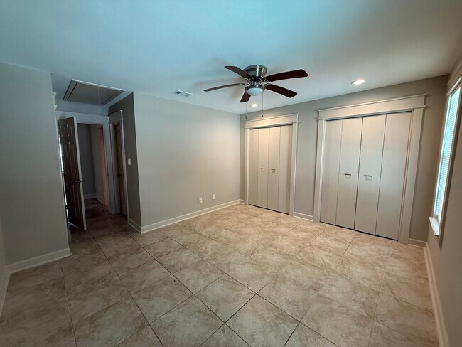 Foto del edificio - 703 N Lakeside Dr