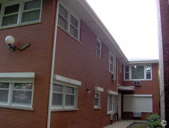Building Photo - 10955 S Vernon Ave