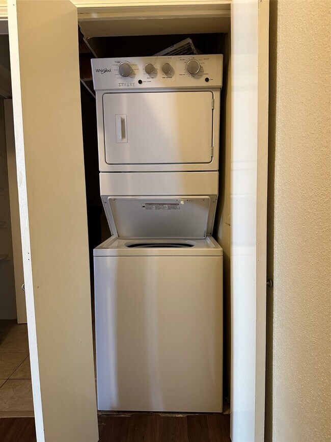 Building Photo - 9009 Richmond Ave.