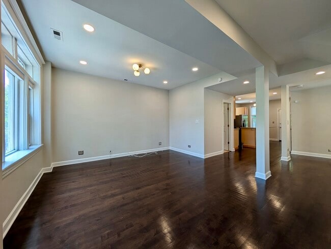 Building Photo - 1820 N Paulina St