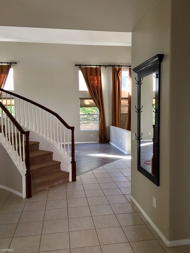Building Photo - 535 Aliento Way