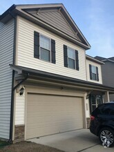 Building Photo - 318 River Oak St