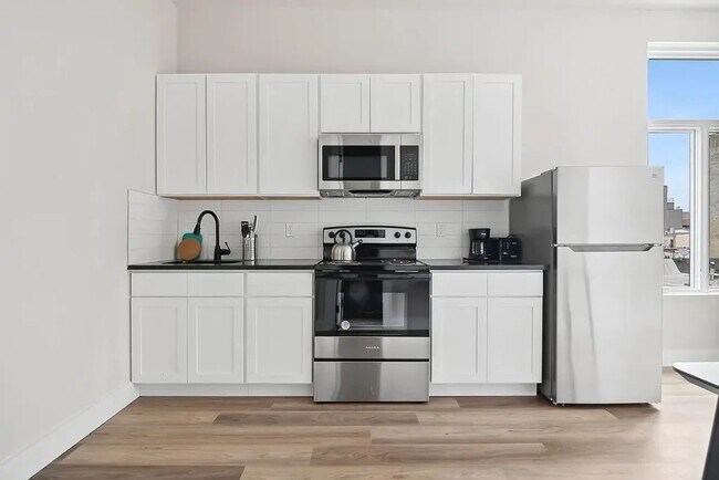 Foto del edificio - Furnished room/NOT APARTMENT