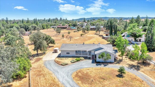 Foto del edificio - 21179 Hemlock St