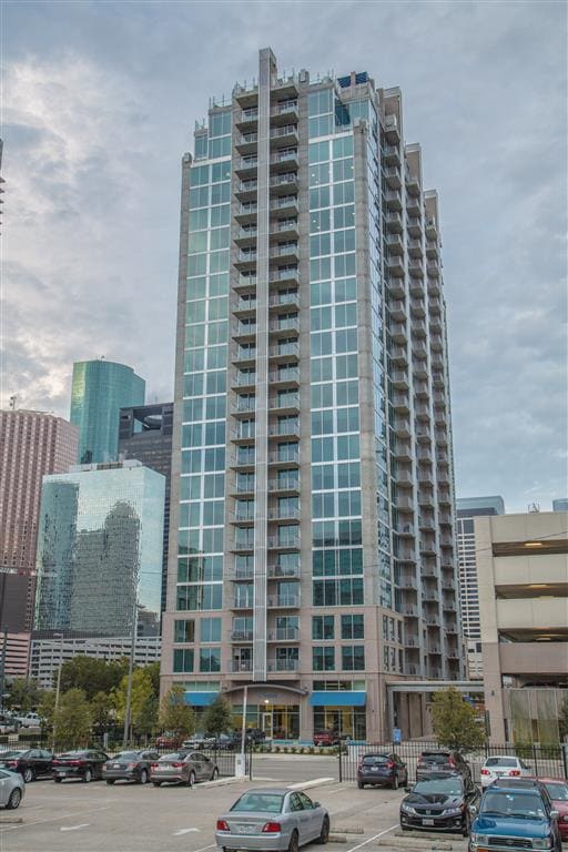 Skyhouse® Downtown Houston Tower Apartments Houston, TX