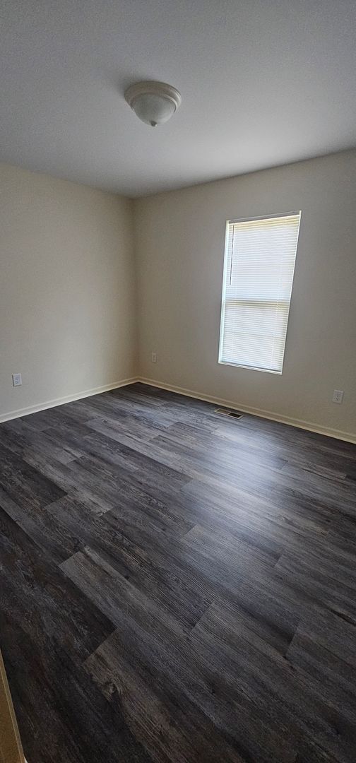 Foto del edificio - 3 BED 2 BATH!