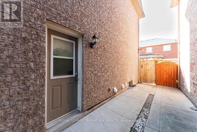Building Photo - 42 Summershade St
