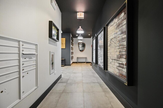 Building Photo - 941 W Belmont Ave