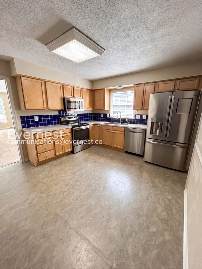 Foto del edificio - 1231 Willowlake Ct