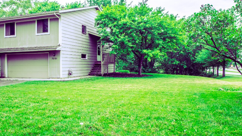 Primary Photo - 7501 Upper 167th St W