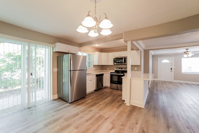 Building Photo - 1001 SW 25th Ave