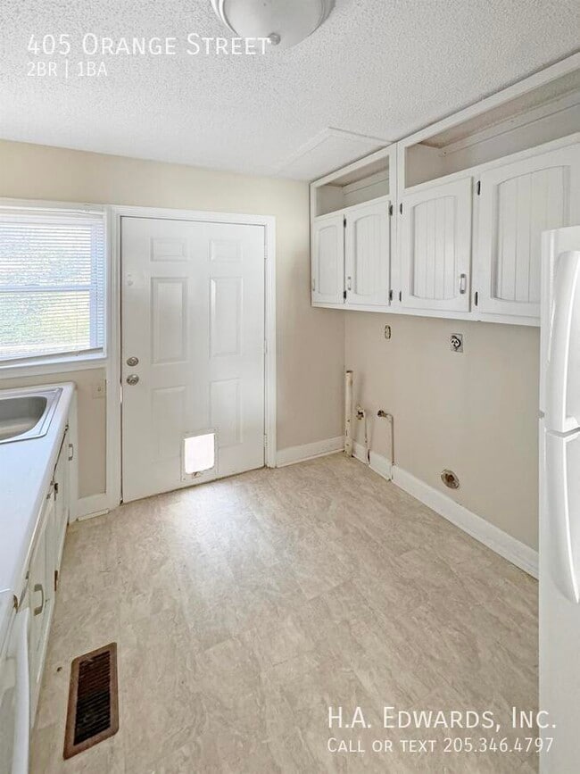 Building Photo - 405 Orange St