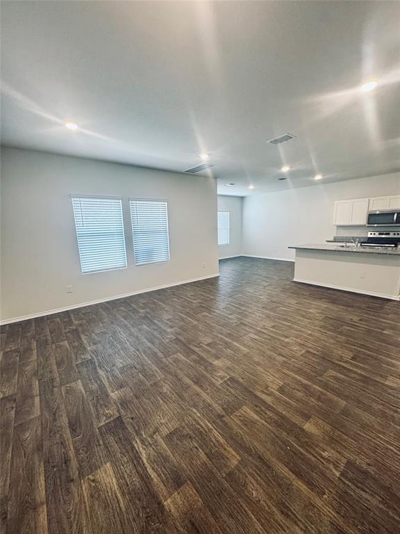 Foto del edificio - 13000 Roving Pass