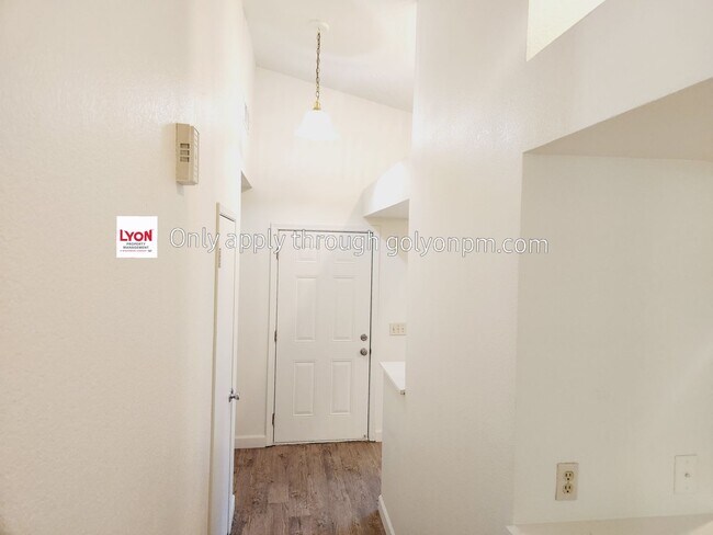 Building Photo - Cozy Home Awaits In Rocklin!