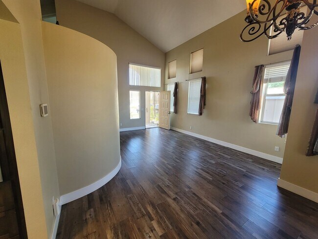 Building Photo - Beautiful 2-Story 4-Bedroom Home in Menton...