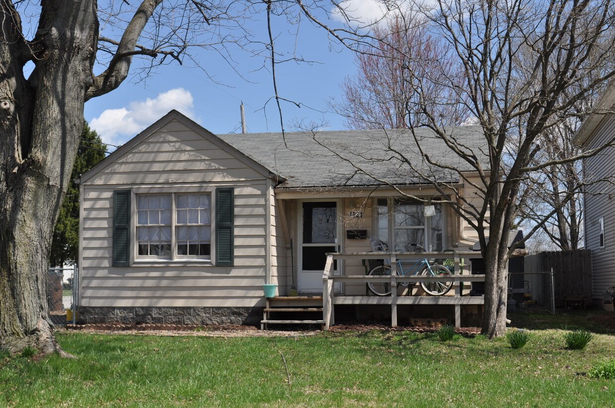 1831 Pershing Ave, Lyndon, KY 40242 House for Rent in Lyndon, KY