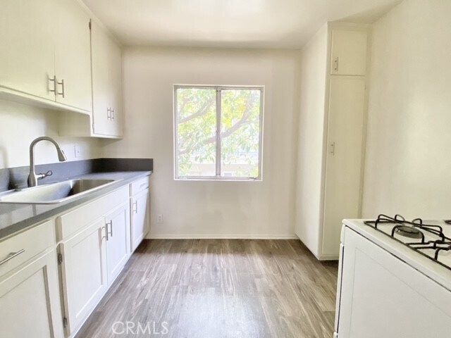 Foto del edificio - 208 S Mariposa Ave