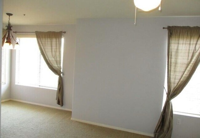 Foto del edificio - 4925 E Desert Cove Ave