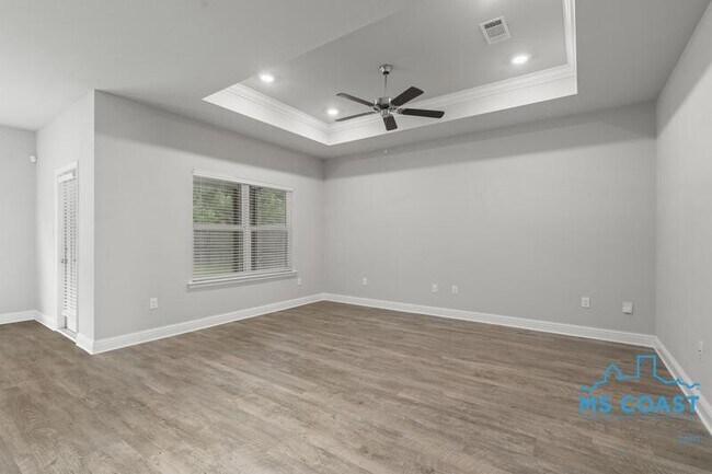 Building Photo - 5759 Overland Dr