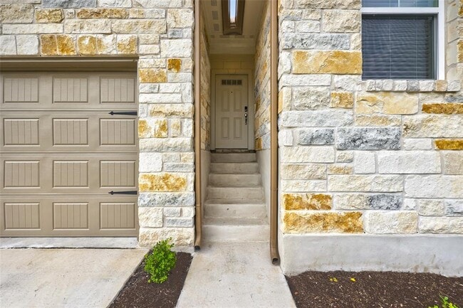 Building Photo - 120 Stellar Wind Dr