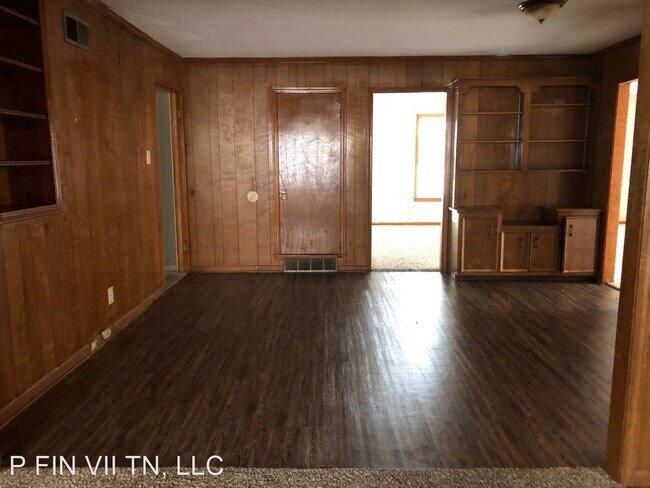 Building Photo - 5 br, 2.5 bath House - 2949 Clearbrook Street