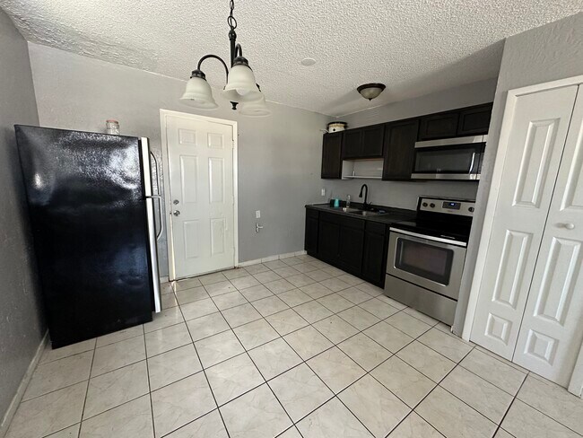 Cocina - 331 Blanco Ct