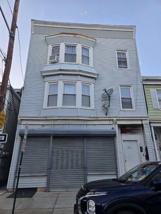 Building Photo - 328 Cross St
