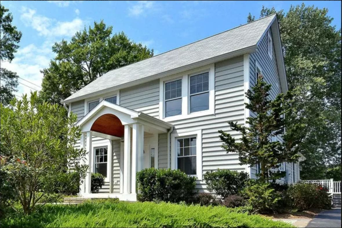 Primary Photo - 4060 Saint Johns Ln