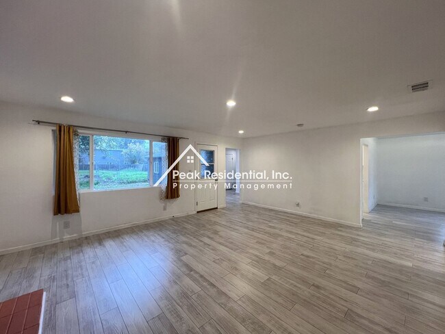 Foto del edificio - Updated 3bd/2ba Sacramento House