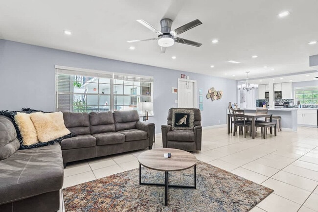 Building Photo - 16 NE 9th St