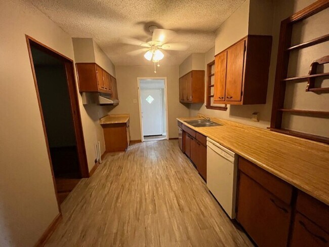 Building Photo - Renovated 3 Bedroom 1.5 Bath Home for Rent!