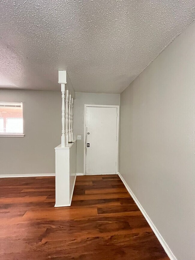 Foto del edificio - 1 Bed 1 Bath Upstairs Apt NW OKC