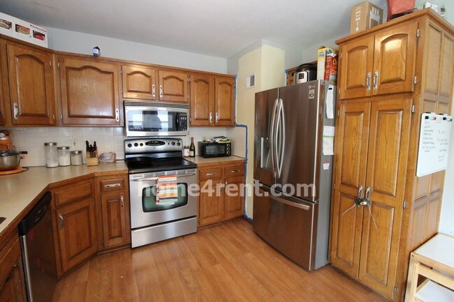Building Photo - SS Appliances Fenced Yard Finished Basement