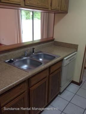 Building Photo - 204 Cottonwood Ct