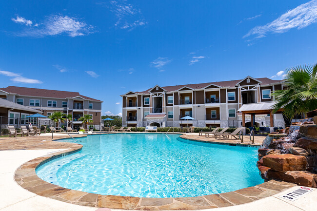 Resort-style Swimming Pool - Villas at Bulverde