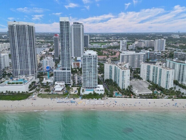Building Photo - 4001S S Ocean Dr