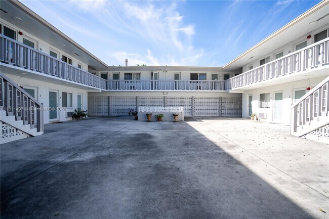 Foto del edificio - 6650 Miller Dr