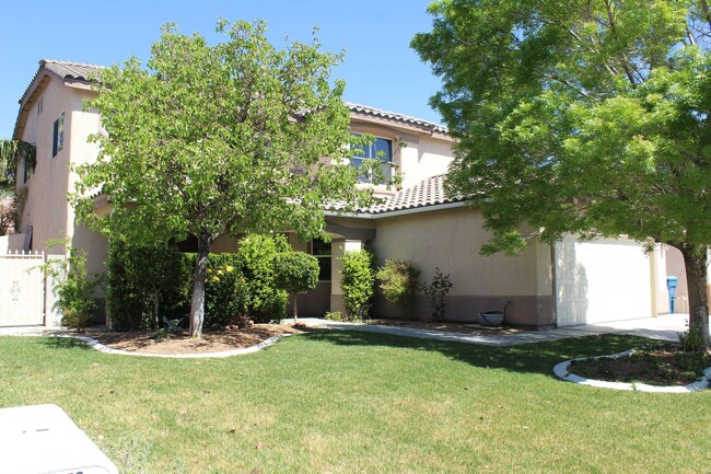 Building Photo - Large Southwest Pool Home