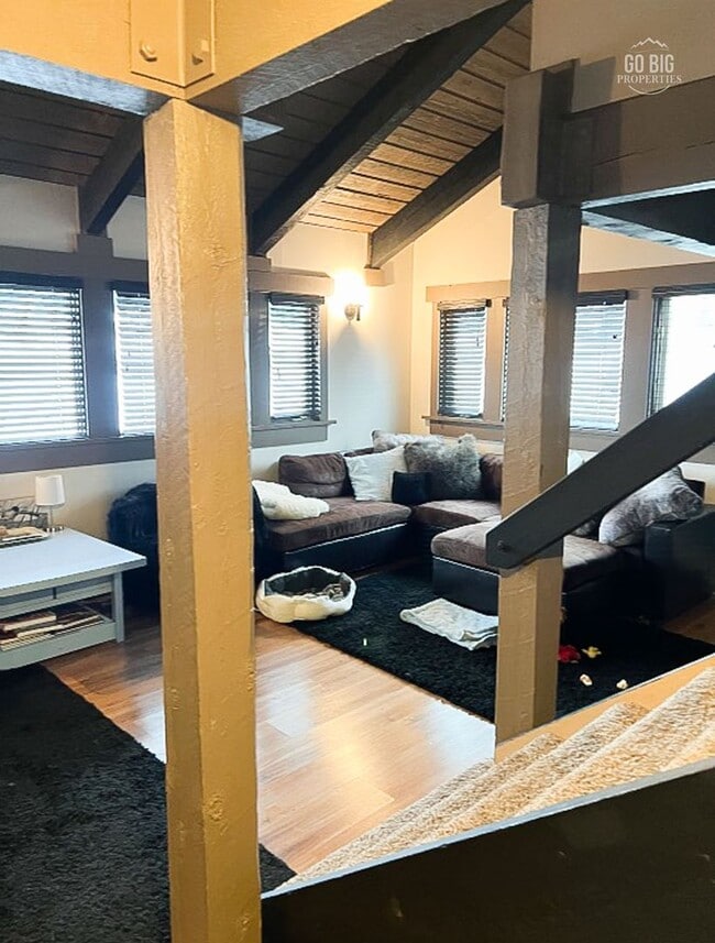 Building Photo - Centrally Located Silverbow Condo - DOGS A...