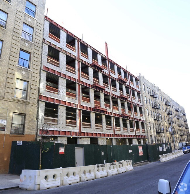 Building Photo - 2004 Davidson Ave